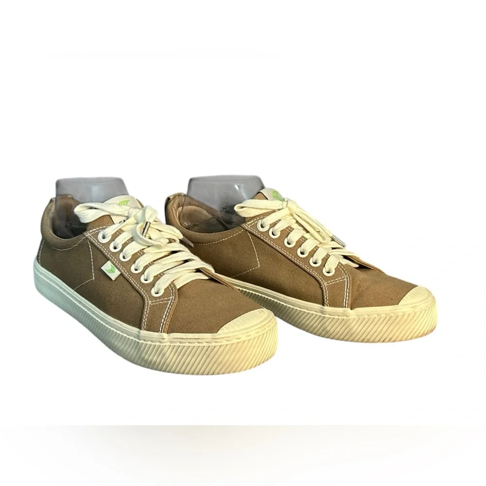 Cariuma Oca Low Canvas Tennis Sneakers in Washed Burn Sand Mens 8 Womens 9.5 B21
